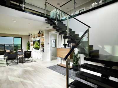 Với thiết kế cầu thang sắt xương cá kết hợp lan can kính và tay vịn cầu thang sắt đơn giản đã tạo nên sự hài hòa giữa các chất liệu và mang đến sự độc đáo, mới mẻ và vẻ đẹp hoàn hảo cho căn nhà.