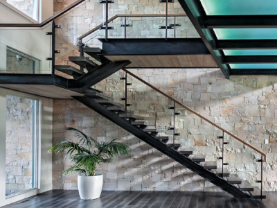 Cầu thang xương cá là mẫu cầu thang được nhiều người lựa chọn cho căn nhà của mình bởi thiết kế độc đáo, không chiếm nhiều không gian trong nhà gây bí bách. Ngược lại còn mang đến sự đẳng cấp, hiện đại và sự sang trọng tối giản cho kiến trúc nhà. 