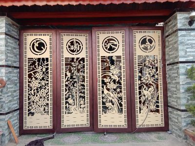 Mẫu cửa cổng sắt 4 cánh CNC đẹp tinh tế, thiết kế mang đậm bản sắc văn hóa phương Đông.